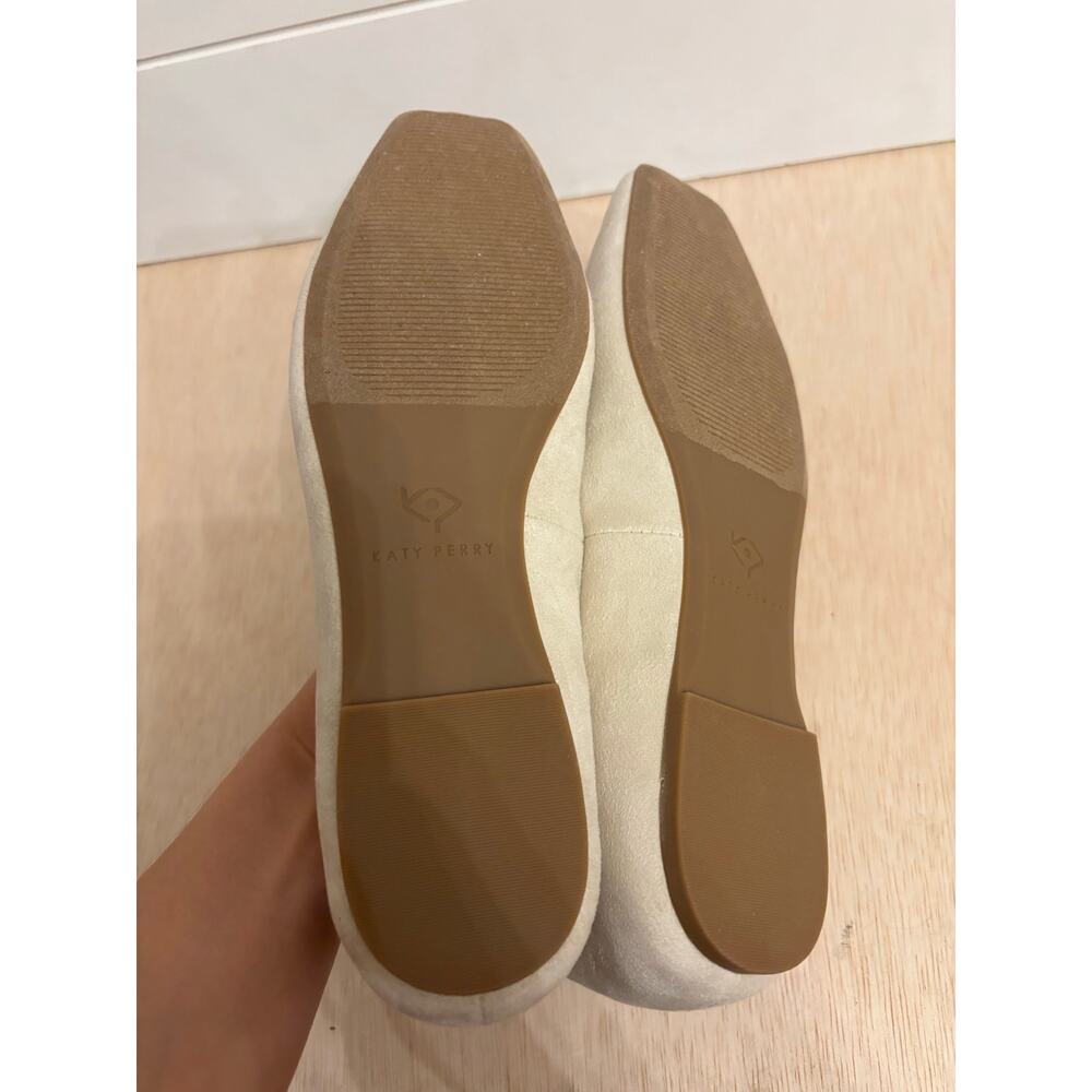 Katy Perry The Evie Daisy Flats Faux Suede Cream Ballet Rhinestone Size 8.5 NWOB - Picture 6 of 7